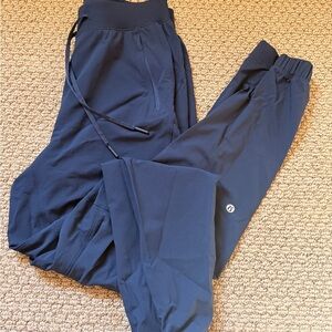 Lululemon Athletica license to train joggers